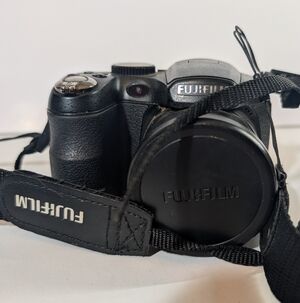 Fujifilm FinePix S2950 Digital Camera | 14MP 18x Optical Zoom